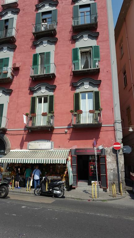 مبيت وإفطار نابولي A Casa Di Mamma المظهر الخارجي الصورة